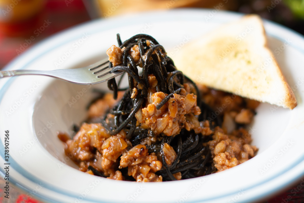 Charcoal Spaghetti with Minced Pork and Tomato Sauce Charcoal Spaghetti with Minced Pork and Tomato Sauce