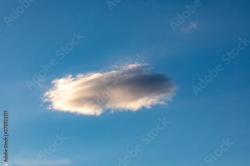 puffy cloud under blue clear sky