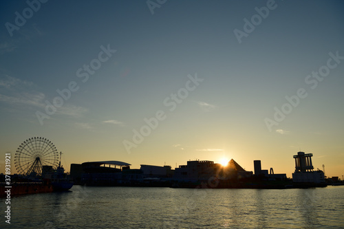 名古屋港から日の出 © Kazuyoshi  Ozaki