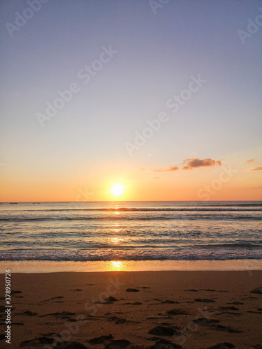 Fototapeta Naklejka Na Ścianę i Meble -  golden sunset sky on the beach