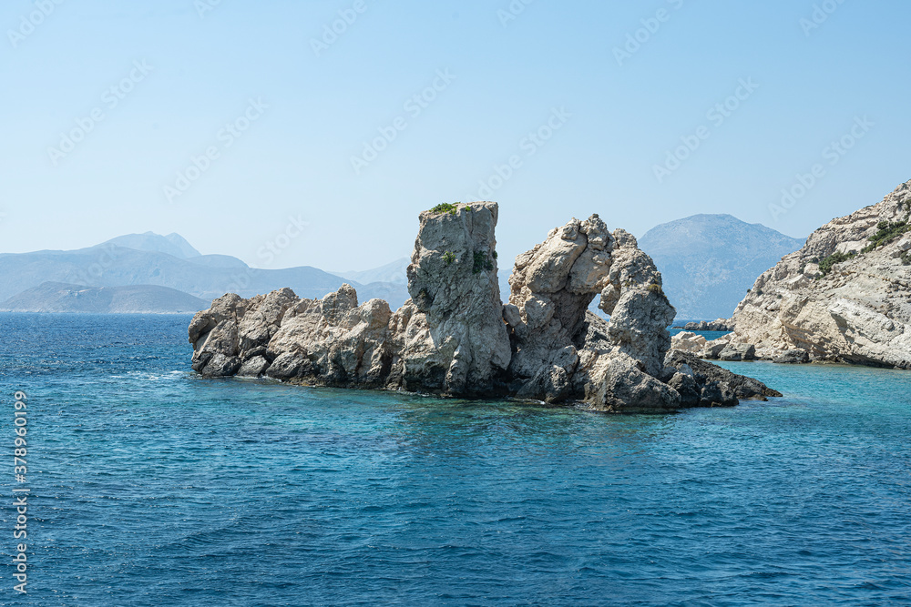 Felsformation im Meer, bei der Insel Plati, Ägäis, Griechenland