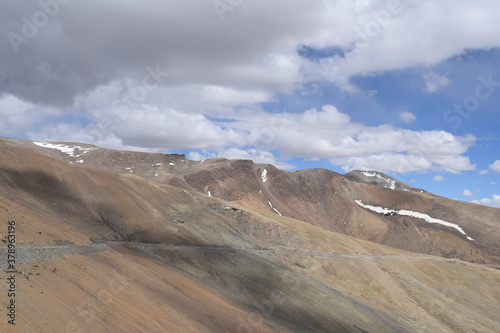 snow covered mountains in moore plains tanglang la