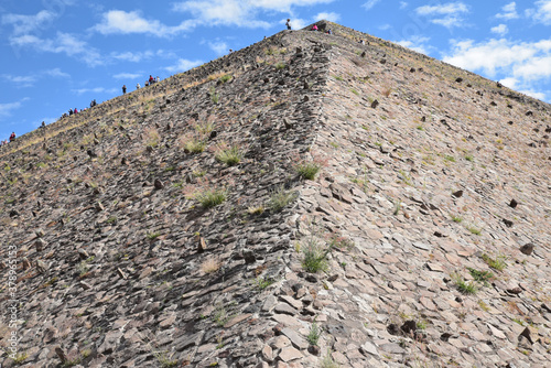 Grimper sur la grande pyramide à Teotihuacan, Mexique