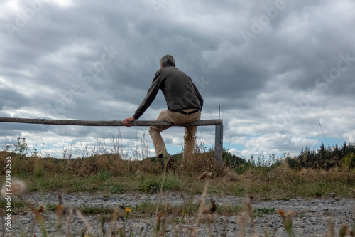 homme repos assis  photo