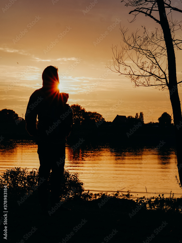 Fototapeta premium silhouette of a person in the sunset
