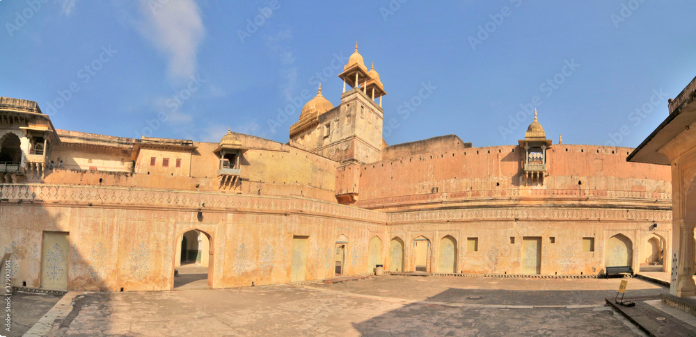 Fort Amber – położony w miejscowości Amber radźpucki kompleks budowli obronnych i pałacowych, Indie