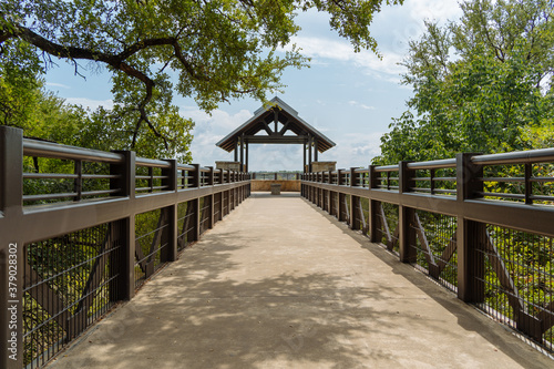 Fototapeta Naklejka Na Ścianę i Meble -  steel bridge in the park