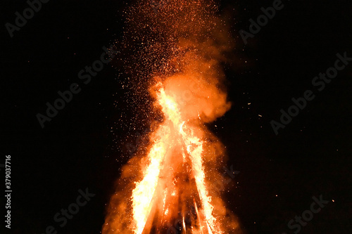 Fogata monumental en Bosque rumano / Monumental bonfire in Romanian Forest