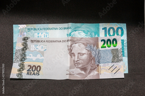 three hundred reais in Brazilian money, amount paid by the government in the new installments of emergency aid photo