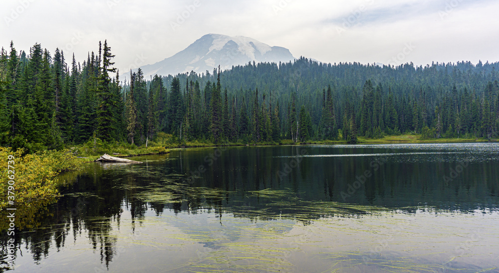 Fototapeta premium lake in the mountains