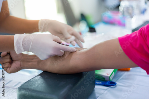 Doctor makes the patient an injection of a man.In the office of the doctor takes a blood sample to the test with the patient s arm.