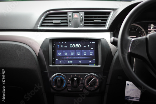 Smart multimedia touchscreen system for automobile.  © Muanpare