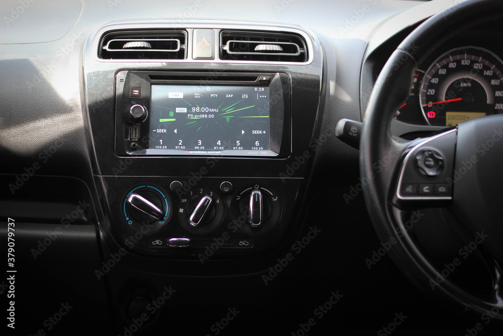 Smart multimedia touchscreen system for automobile. 
