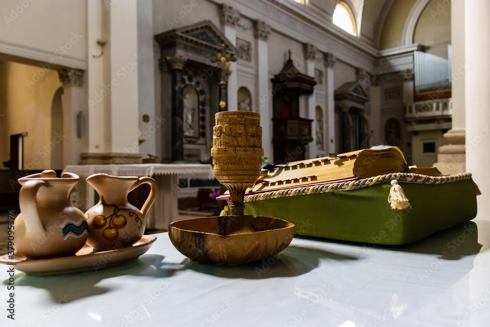 Fototapeta premium wood chalices with wine and water before the mass