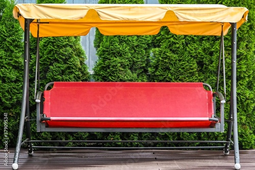 Red yellow green swing