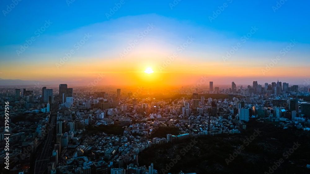 Fototapeta premium 六本木ヒルズから眺める東京の街並み 夕暮れ 西方向