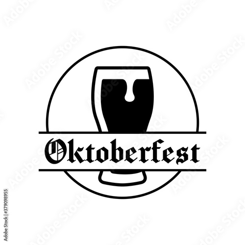 Pinta de cerveza. Logotipo vaso de cerveza vintage con espuma en círculo con texto Oktoberfest en color negro