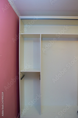 assembly of wardrobes,filling the cabinet with shelves and partitions