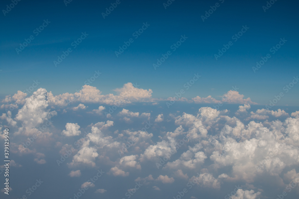 Obraz premium On sky and cloudy