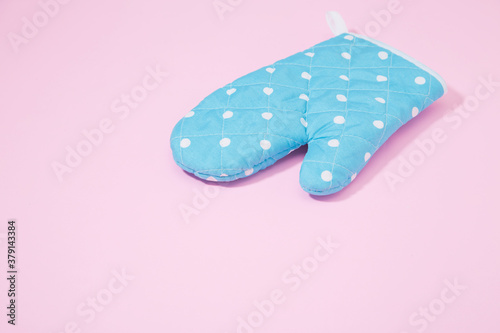 Oven glove on isolated pink background © 1981 Rustic Studio