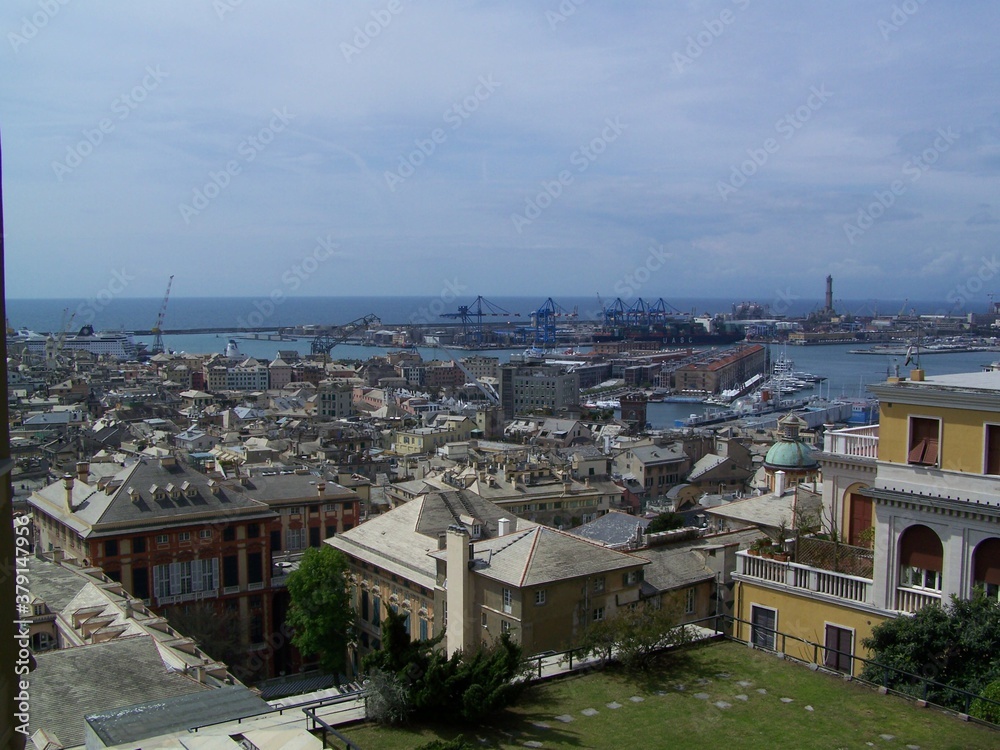 Blick über Stadt und Hafen von Genua Italien view upon city and harbour of Genoa Italy