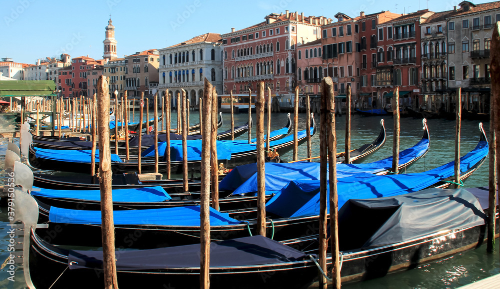 gondole riposano sul canali di Venezia 