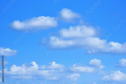 遠景の青空と雲のコントラスト