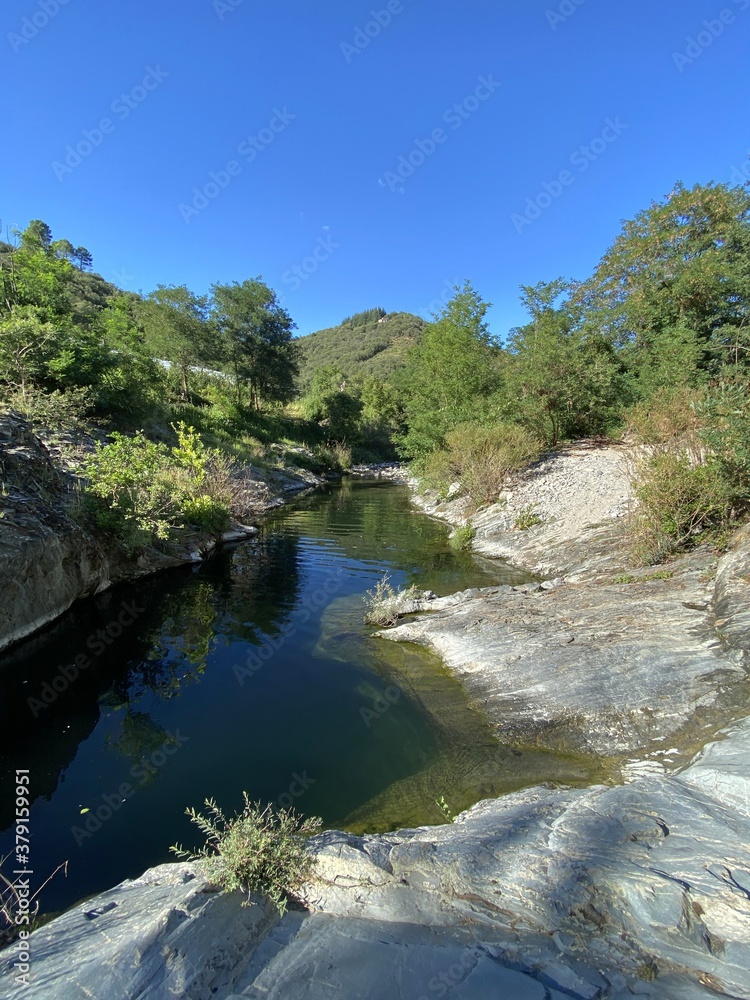 Trou d'eau d'une rivière dans les Cévennes