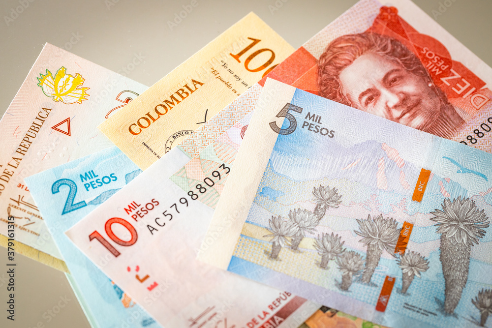Obraz premium Colombian money, Pesos, Paper banknotes of various denominations