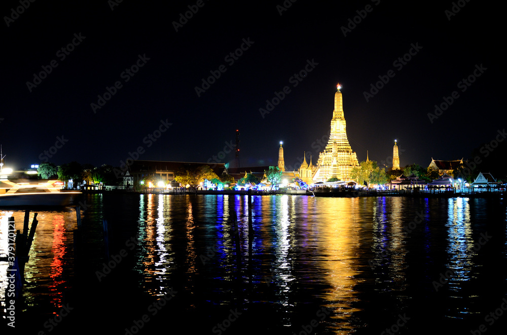 Wat Arun Wararam, the temple of dawn, best city scape of Bangkok, Thailand