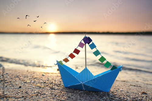 Tableau sur toile Boot mit bunten Segeln