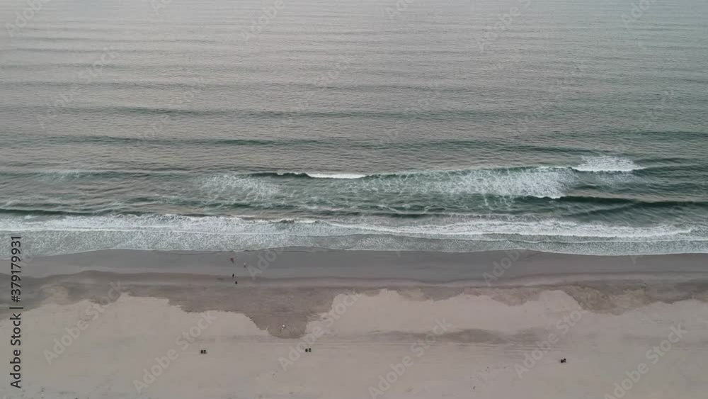 Distant waves in Sea Isle, NJ Distant waves in Sea Isle, NJ