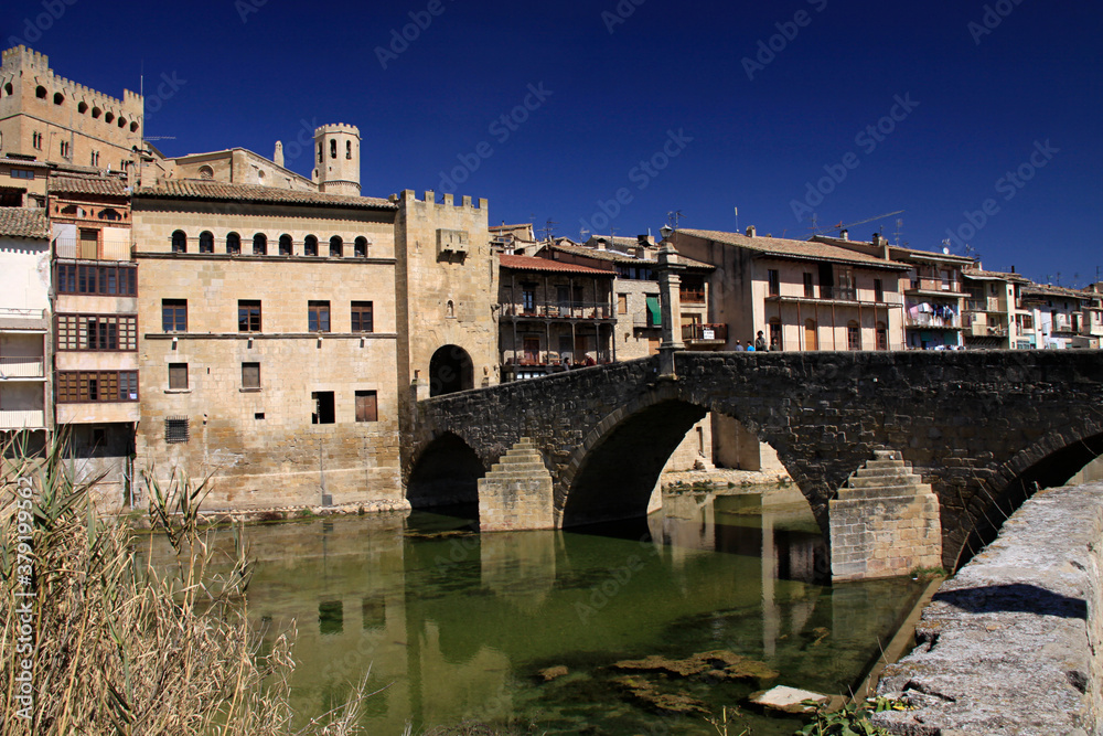 Paisaje con puente de Valderrobres, Teruel.