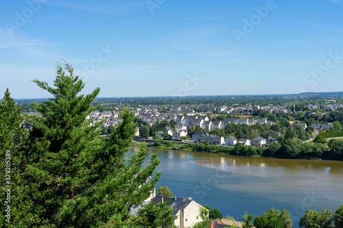 Vue de la Loire et de la ville de Saumur