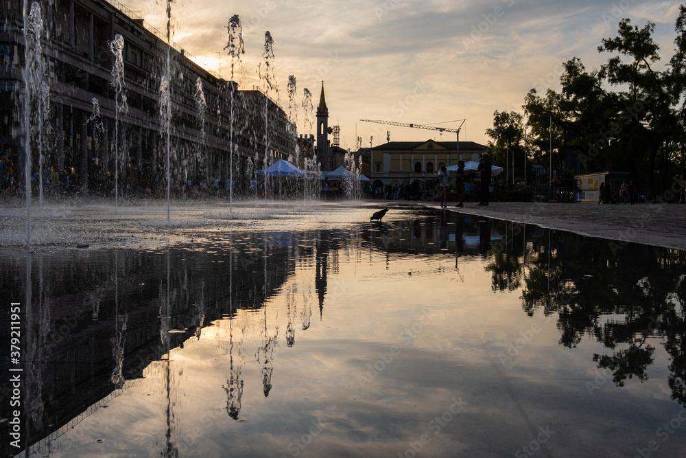 Fontane nel centro di Reggio Emilia al tramonto