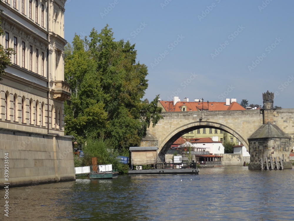 Fototapeta premium historische Moldaubrücken in Prag