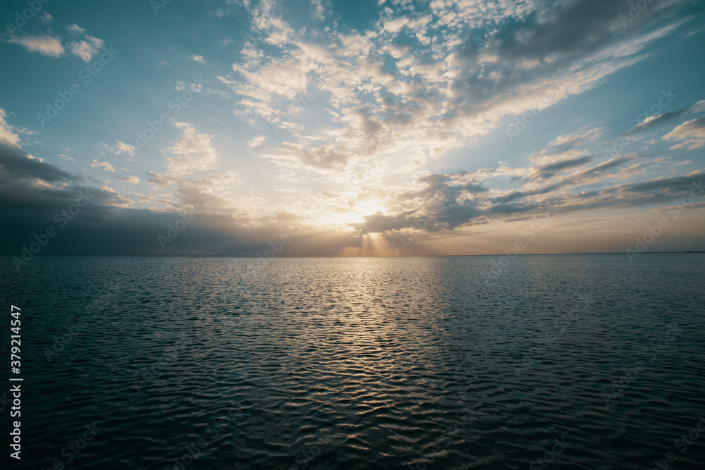 Obraz premium Sunset on the water