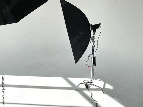 Slika na platnu Photography is underway in the studio with the white background of the light of