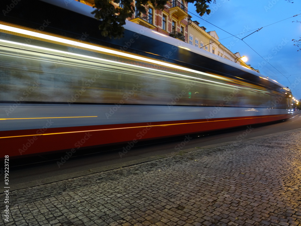 Fototapeta premium Spätverkehr in Prag