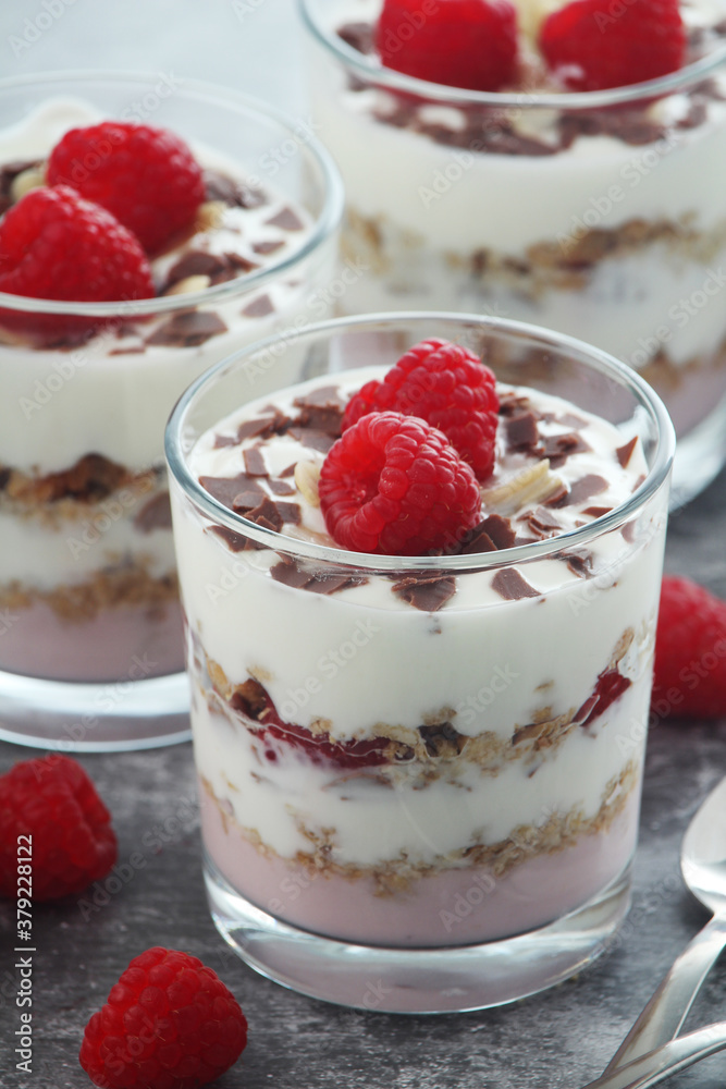Granola with yogurt trifles with raspberry Granola with yogurt trifles with raspberry