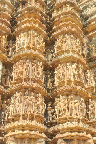 Khajuraho – sceny erotyczne na płaskorzeżbach świątynnych, Indie