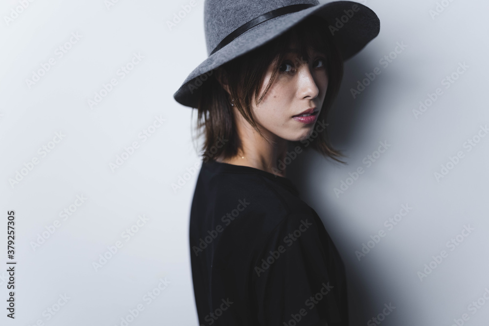 帽子の女性 帽子の女性