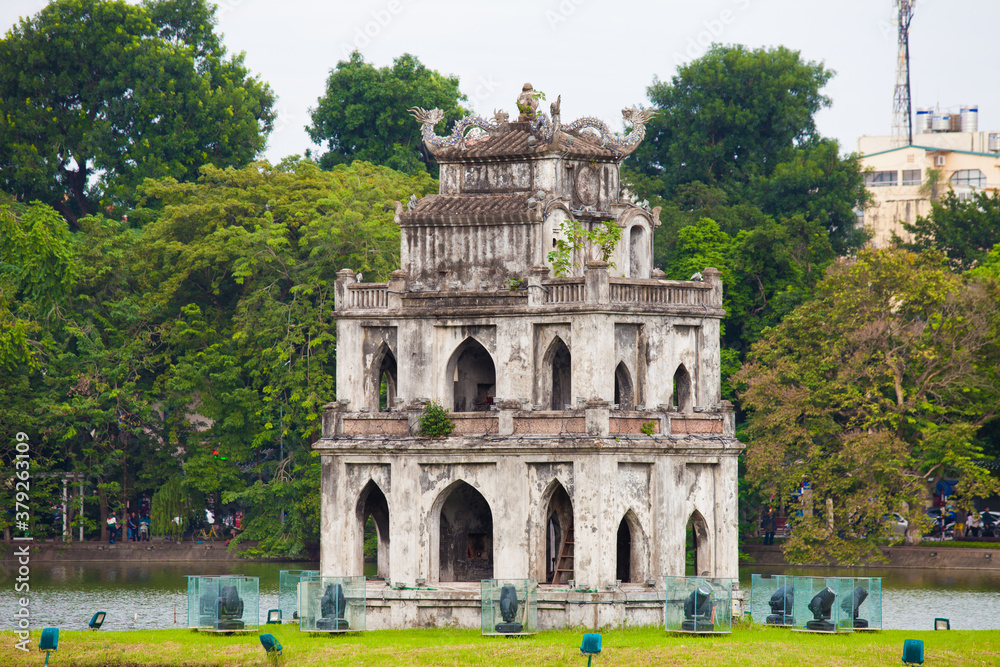 Obraz premium The Turtle Tower (Thap Rua) on Hoan Kiem Lake (Sword Lake) Hanoi, Vietnam