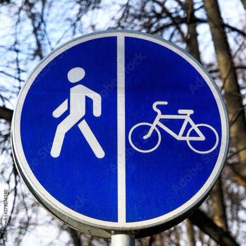 Round blue sign 