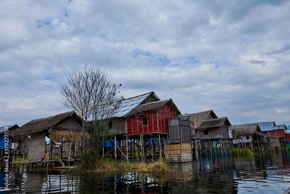 Fototapeta premium Inle Lake is in the Shan Hills of Myanmar. At its southwestern edge, Phaung Daw Oo Paya is a tiered pagoda with gilded Buddha statues. In the hills, near the market town of Indein, the stupas of Shwe 