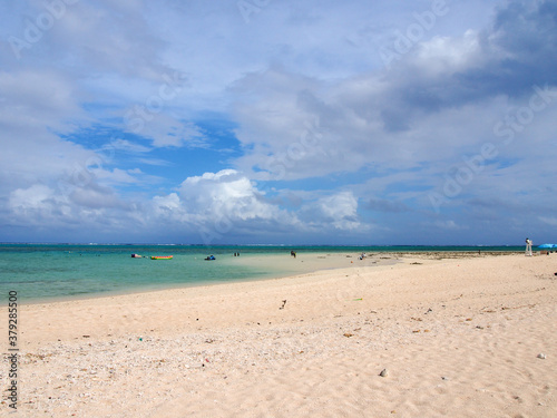 Fototapeta Naklejka Na Ścianę i Meble -  沖縄県 離島 久米島 はての浜の風景写真
