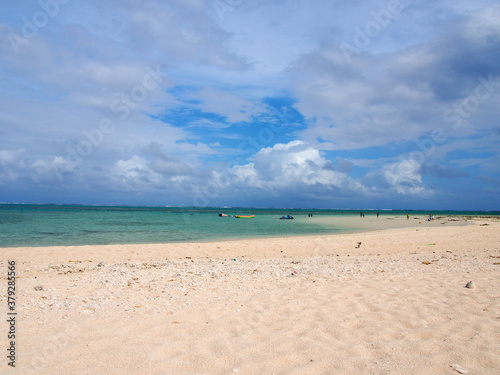 Fototapeta Naklejka Na Ścianę i Meble -  沖縄県 離島 久米島 はての浜の風景写真