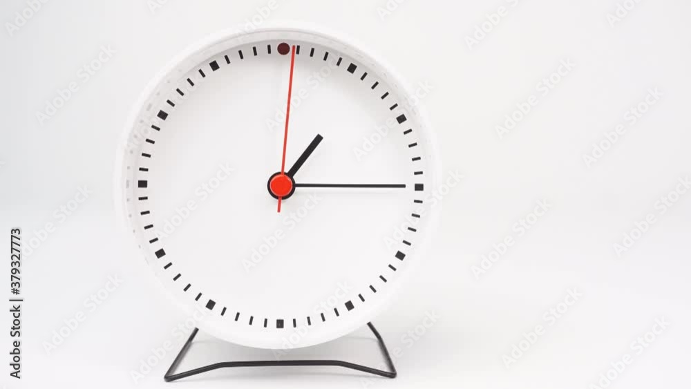 Minimal clock no number isolated on white background Showtime 01.00 Time lapse 60 minutes.
Minimal clock no number isolated on white background Showtime 01.00 Time lapse 60 minutes.