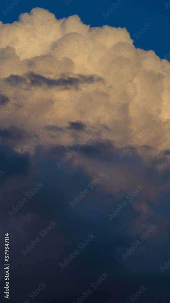 Gros cumulus gonflant en fin de soirée Gros cumulus gonflant en fin de soirée