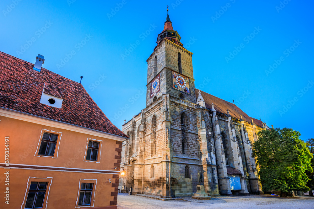 Obraz premium Brasov, Romania. Black Church in the old town square (Piata Sfatului).